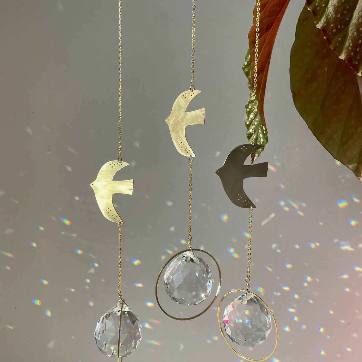 Suncatcher Birdie / Lichtfänger / Fensterkristall  / Prisma Schwalbe