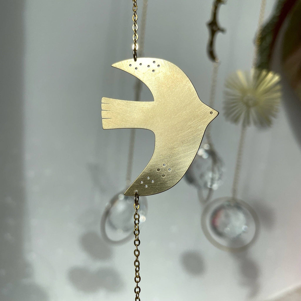 Suncatcher Birdie / Lichtfänger / Fensterkristall  / Prisma Schwalbe